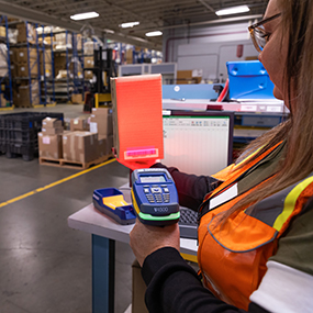 A woman using a Brady 4500 to assist with packout